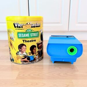 VINTAGE 1982 GAF VIEW-MASTER SESAME STREET THEATRE Entertainer Projector